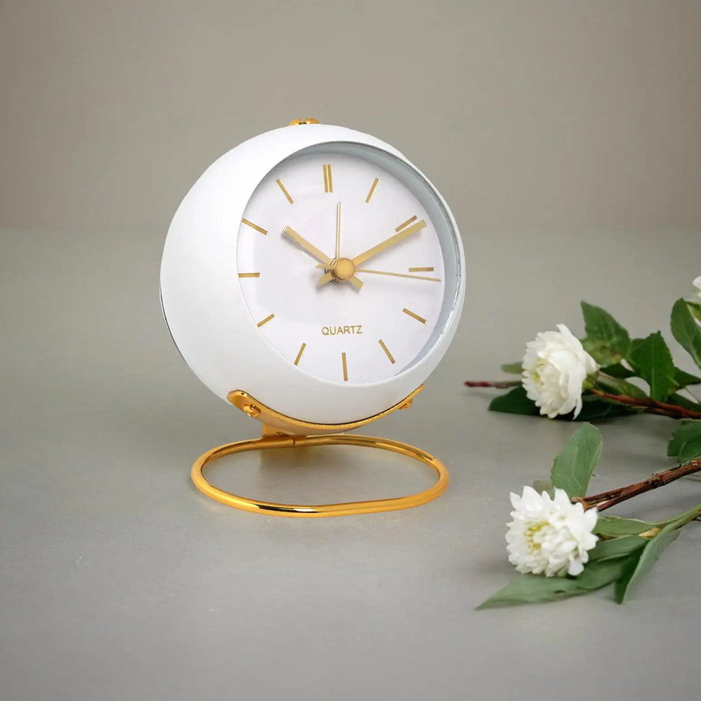 Nordic Creative Electronic Desk Clock, Minimalist Children's Alarm Clock, New Desktop Bedside Student Silent Luminous Pointer